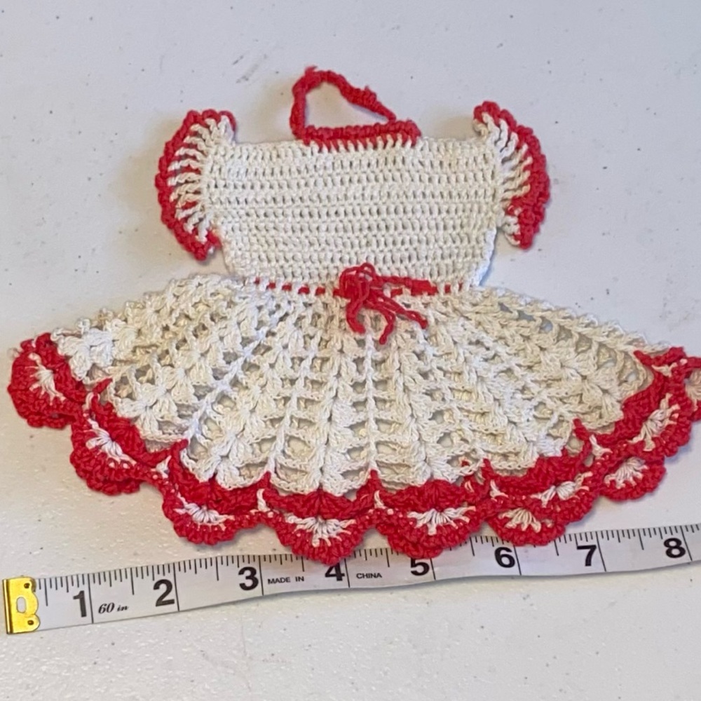 Vintage 1950s Crochet 4-Piece Doily Set in Red and White - Picture 8 of 16